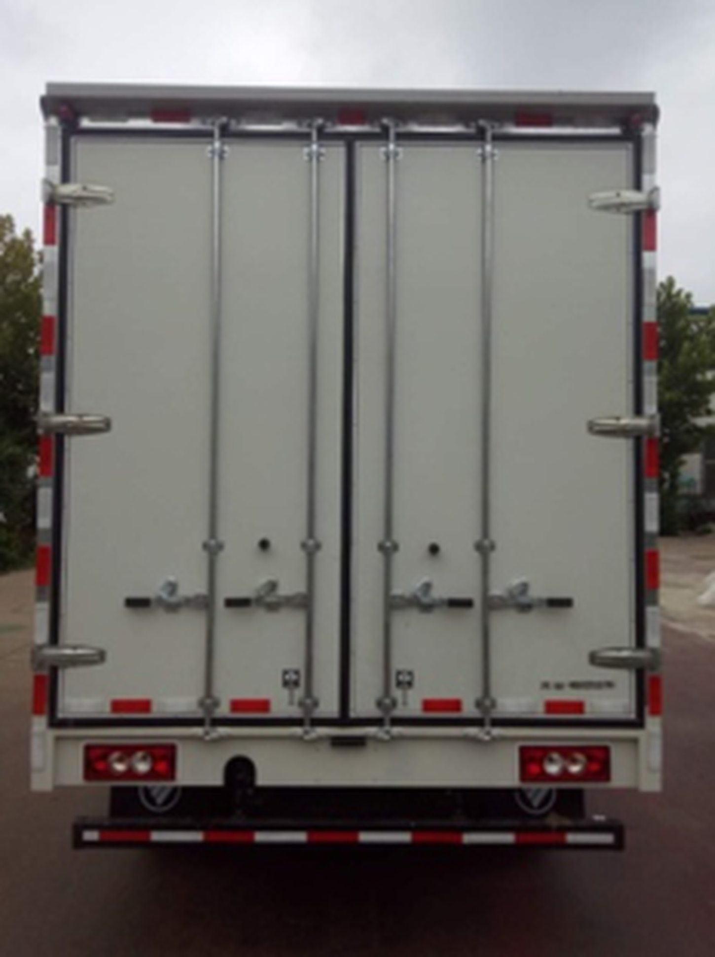 Reinforced Anti-Bulge Medium Interlocking Van additional product views